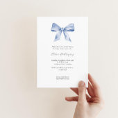 Elegante Babydusche mit blauem Band Einladung