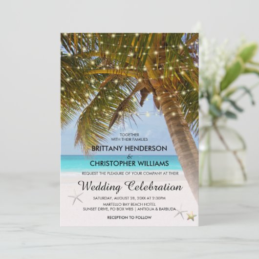Elegante Beach Wedding | String Lights Palm Tree Einladung (Stehend Vorderseite)