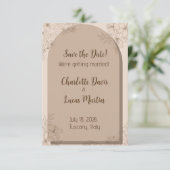 Elegante Beige Blumenhochzeit Save The Date (Stehend Vorderseite)
