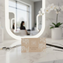 Elegante Beige Botanische Haarstylistin