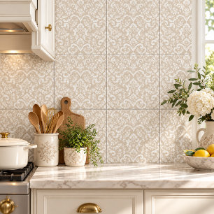 Elegante beige Fliesen mit Damast-Blumenmuster