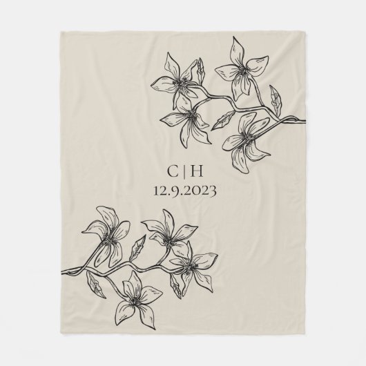 Elegante Beige Floral Monogram Wedding Fleecedecke (Vorderseite)