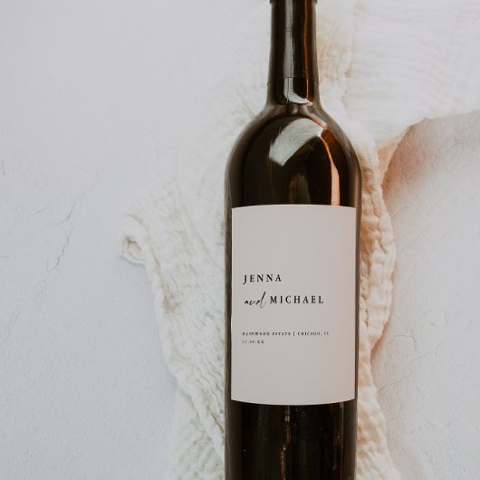 Elegante Beige Script Wedding Names Custom Weinetikett