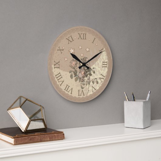 Elegante beige Uhr Uhr mit blumengeschmückter Touc (Büro)