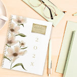 Elegante benutzerdefinierte Monogrammnamen Vintage Planer<br><div class="desc">Eleganter Custom Monogram Name Vintag Floral Briefmarke Planner - Eleganter Wildblume-Planer,  den Sie leicht mit Namen und Jahr in der Skripttypografie und schicken Schreibmaschinen-Schriftart anpassen können. Blumenbild von Hanger Lane Illustrations,  PGCo Designs Partner.</div>
