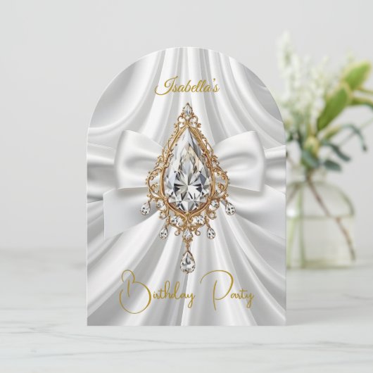 Elegante Birthday Gold White Diamond Jewel Bow Einladung (Stehend Vorderseite)