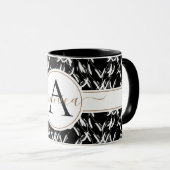 Elegante Black Abstrakt Floral Gold Mit Monogramm  Tasse (VorderseiteRechts)