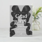 Elegante Black Bow Graduation Party Einladung (Stehend Vorderseite)