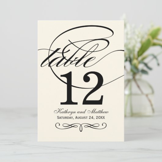 Elegante Black Calligraphy Wedding Tischnummer (Stehend Vorderseite)