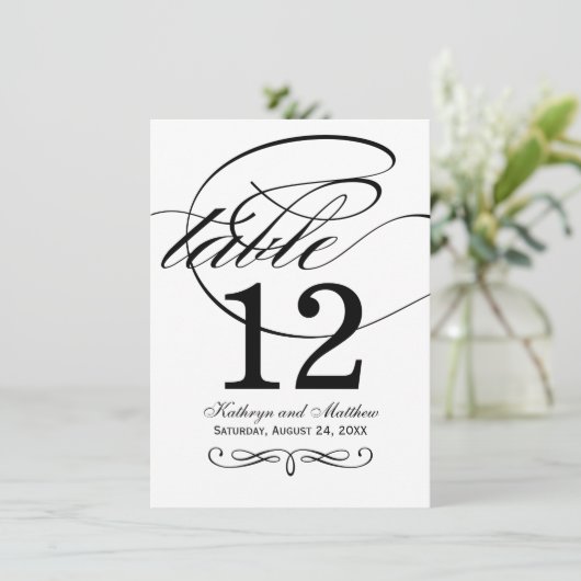 Elegante Black Calligraphy Wedding Tischnummer (Stehend Vorderseite)