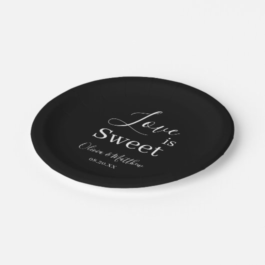 Elegante Black Classic Liebe ist süße Hochzeit Pappteller (Schrägansicht)