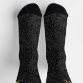 Elegante Black Floral Monogram Name Socks Socken (Oben)