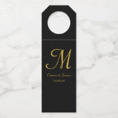 Elegante Black & Gold Monogram Gastgeschenk Hochze Flaschenanhänger (Vorderseite)
