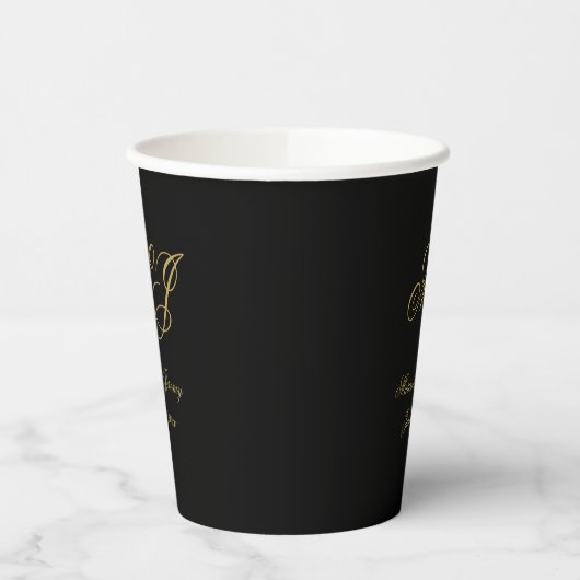 Elegante Black Gold Monogram Script Hochzeit Pappbecher (Links)