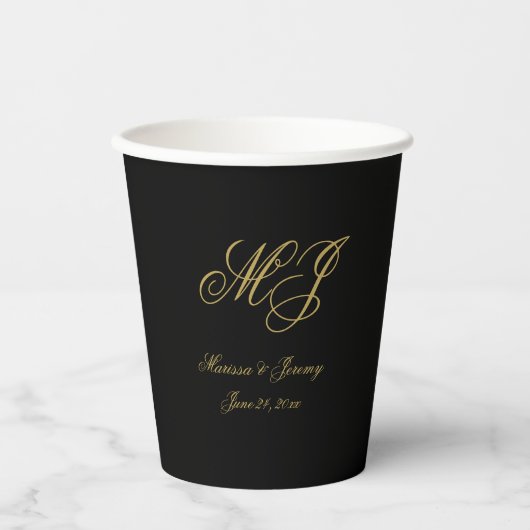 Elegante Black Gold Monogram Script Hochzeit Pappbecher (Vorderseite)