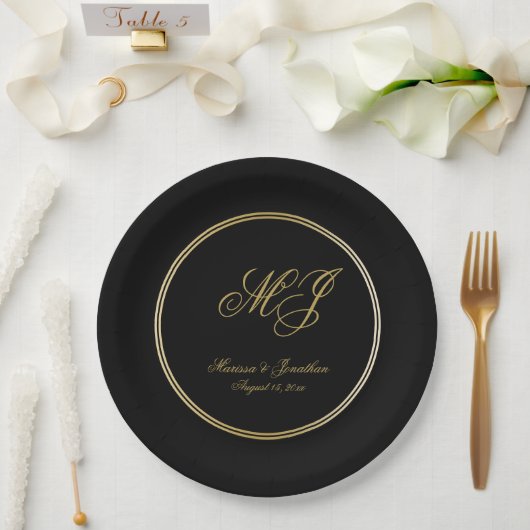 Elegante Black Gold Monogram Script Hochzeit Pappteller (Hochzeit)