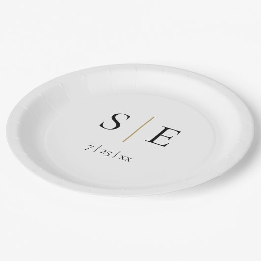 Elegante Black Gold Monogram Wedding Pappteller (Schrägansicht)