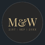 Elegante Black Gold Monogram Wedding Runder Aufkleber<br><div class="desc">Moderne elegante Black Gold Monogram Wedding Sticker. Wunderschönes Gold auf schwarzem Design mit moderner Typografie und Paares Initialen. Goldfarbener Text auf schwarz. Personalisieren Sie mit den Namen der Braut und des Bräutigams, dem Hochzeitstag, können Sie den Beispieltext und/oder die Farben nach Ihren Wünschen anpassen. Hervorragend für Umschlag Aufkleber und bevorzugen...</div>