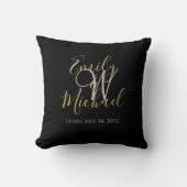 Elegante Black-Gold-Script Monogram-Hochzeit Kissen (Vorderseite)
