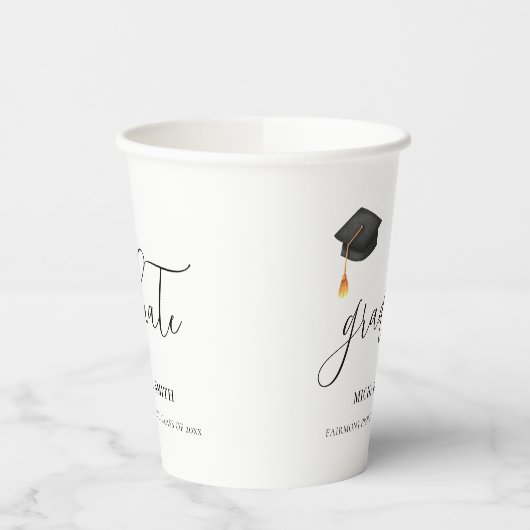 Elegante Black Graduation Cap Script Graduate Pappbecher (Links)