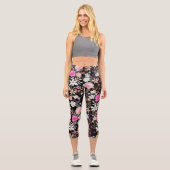 Elegante Black Pink Wildblumen Boho Floral Paint Capri Leggings (Vorderseite)
