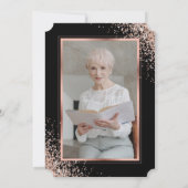 Elegante Black Rose Gold Foto Feier des Lebens Einladung (Rückseite)