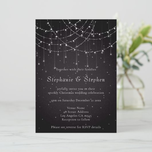 Elegante Black String Lights QR Code Wedding Einladung (Stehend Vorderseite)
