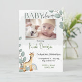 Elegante Blätter mit Babygiraffe und Spielzeug Einladung (Stehend Vorderseite)
