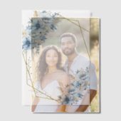 Elegante blaue, geometrische Rahmen Blütenhochzeit Pergament Einladungen (Versatz (Ehepaar))