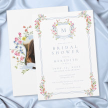Elegante blaue Pastell-Wildblumen-Wappen-Brautpart