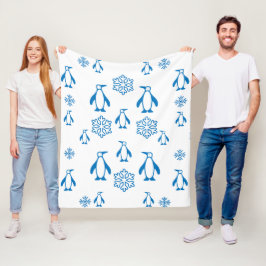 Elegante blaue Pinguine mit Schneeflocken Fleecedecke