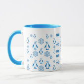 Elegante blaue Pinguine mit Schneeflocken Tasse (Links)