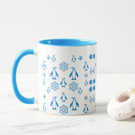 Elegante blaue Pinguine mit Schneeflocken Tasse