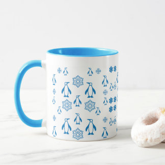 Elegante blaue Pinguine mit Schneeflocken Tasse
