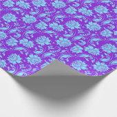 Elegante Blaue und Lila Blumendörfchen Geschenkpapier (Ecke)