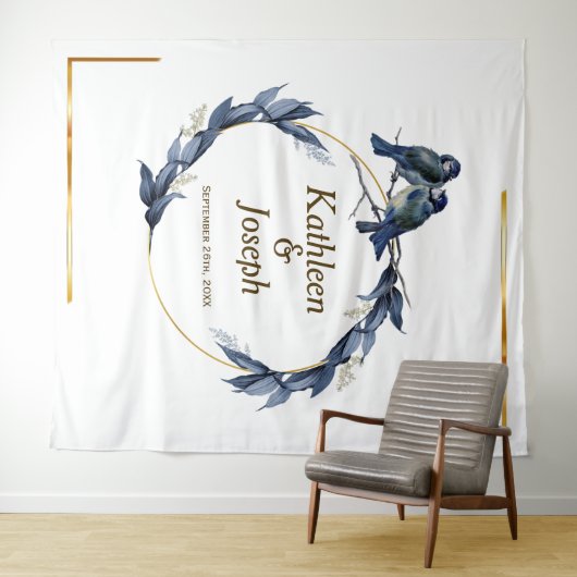 Elegante, blaue Vögel, weißer Hochzeitshintergrund Wandteppich (Beispiel (Horizontal))