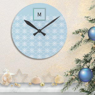 Elegante Blaue Winter-Schneeflocken mit Monogramm Runde Wanduhr