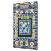 Elegante bläuliche Kachelblume Chinoiserie Monogra Klemmbrett (Links)