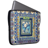 Elegante bläuliche Kachelblume Chinoiserie Monogra Laptopschutzhülle (Vorne Rechts)