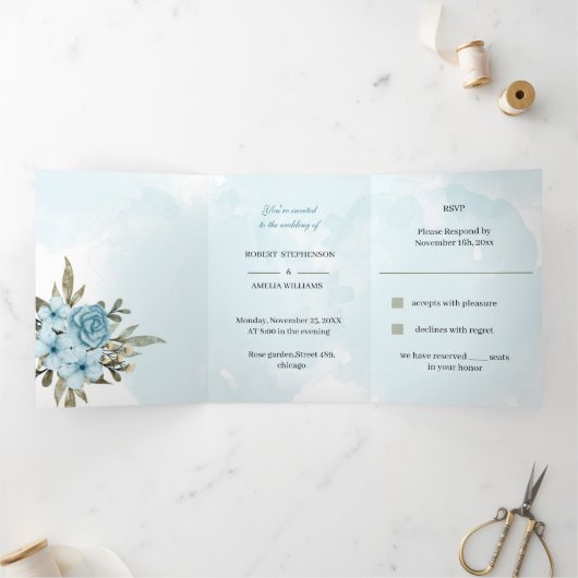 Elegante Blue Blume Personalisiert Wedding Dreifach Gefaltete Einladung (Innenseite)