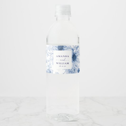 Elegante Blue Floral Wedding Water Flasche Labels Wasserflaschenetikett (Vorderseite)