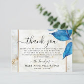 Elegante Blue Foliage Begräbniskarte Dankeskarte (Stehend Vorderseite)