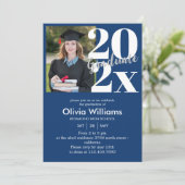 Elegante Blue High School Graduation Party Einladung (Stehend Vorderseite)