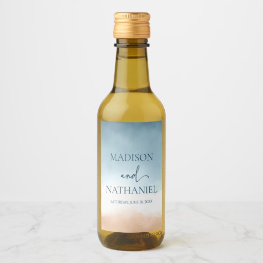 Elegante Blue Ocean Beach Shore Sand Wedding Weinetikett (Vorderseite)