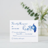 Elegante Blue Peacock Wedding RSVP Card (Stehend Vorderseite)