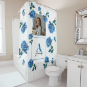 Elegante Blue Rose Monogram Custom Mama Duschvorhang (Beispiel)