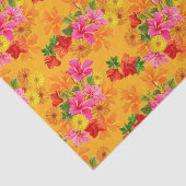 Elegante Blume auf Orange Seidenpapier (Ausschnitt)