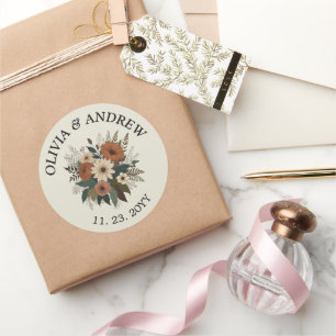 Elegante Blumenakzente und Farbpalette Hochzeit Runder Aufkleber