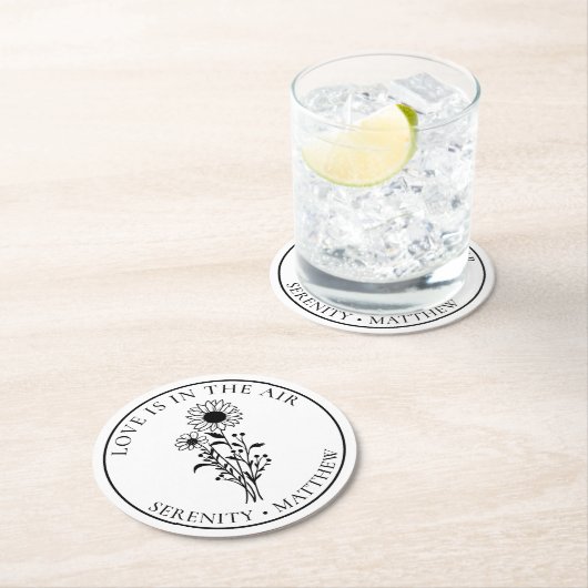 Elegante Blumenblume Schwarz-weiße Hochzeit Runder Pappuntersetzer (Vor Ort)