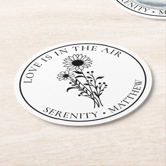 Elegante Blumenblume Schwarz-weiße Hochzeit Runder Pappuntersetzer (Angewinkelt)